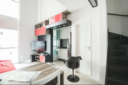 Sala/Cozinha/Acesso de apartamento para alugar com 1 quarto, 47m² em Vila Nova Conceição, São Paulo