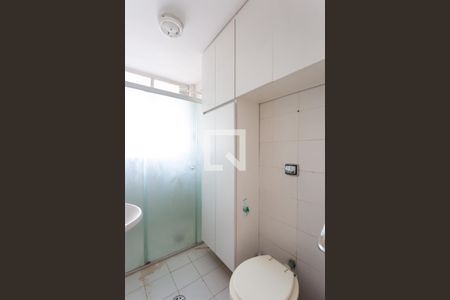 Banheiro de apartamento para alugar com 1 quarto, 48m² em Pinheiros, São Paulo