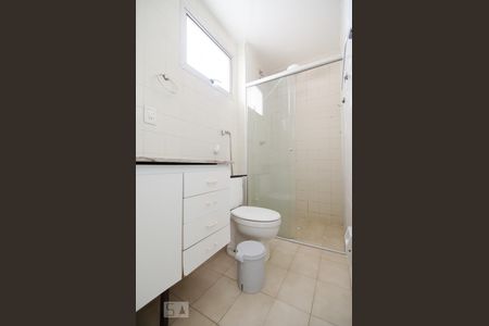 Banheiro de apartamento à venda com 1 quarto, 60m² em Centro, Campinas