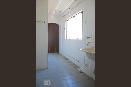 lavanderia de apartamento à venda com 3 quartos, 143m² em Cambuí, Campinas