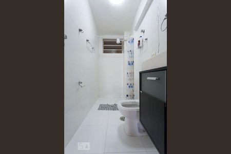 Banheiro de apartamento para alugar com 1 quarto, 28m² em Bela Vista, São Paulo