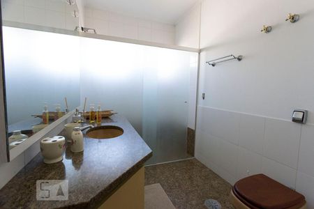 Banheiro de apartamento à venda com 4 quartos, 222m² em Santa Cecília, São Paulo