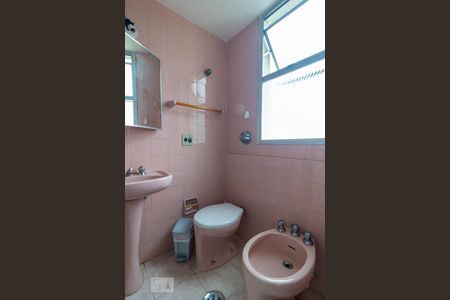 Banheiro do Quarto Suíte de apartamento para alugar com 3 quartos, 90m² em Nova Piraju, São Paulo