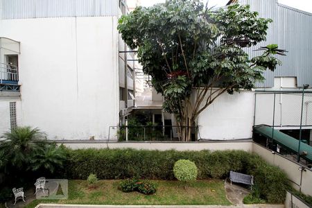 Vista sala de kitnet/studio para alugar com 1 quarto, 50m² em Indianópolis, São Paulo