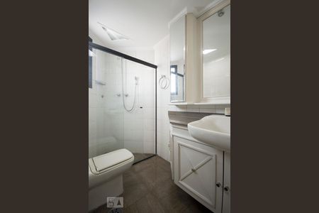 Wc de apartamento para alugar com 3 quartos, 202m² em Moema, São Paulo