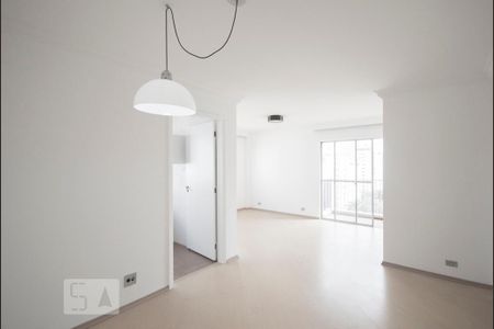 Apartamento para alugar com 85m², 2 quartos e 1 vagaSala