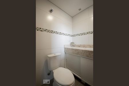 Banheiro de apartamento para alugar com 1 quarto, 27m² em Campo Belo, São Paulo