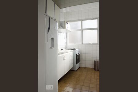 Cozinha de apartamento para alugar com 1 quarto, 50m² em Cambuí, Campinas