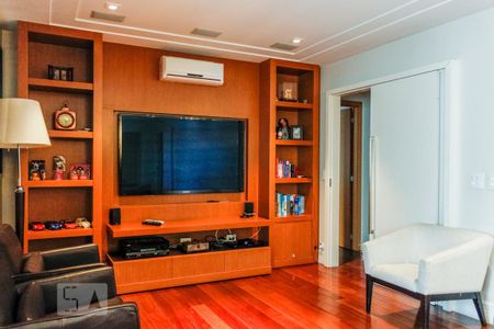 Sala de apartamento à venda com 3 quartos, 131m² em Morro dos Ingleses, São Paulo