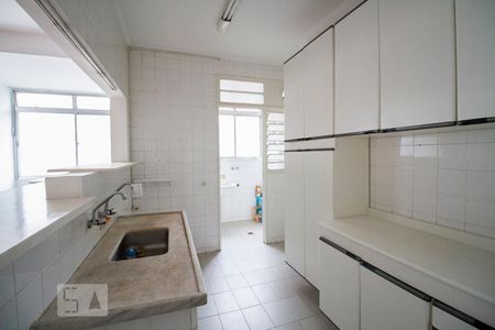 Cozinha de apartamento para alugar com 1 quarto, 67m² em Cerqueira César, São Paulo