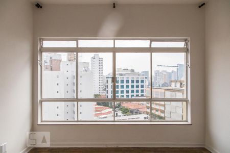 Janelão na sala de apartamento à venda com 2 quartos, 100m² em Vila Nova Conceição, São Paulo