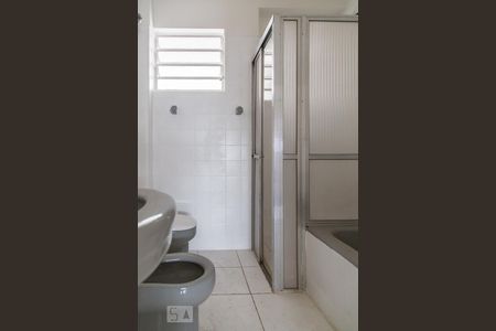 Banheiro de apartamento à venda com 2 quartos, 100m² em Vila Nova Conceição, São Paulo