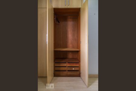 Apartamento à venda com 100m², 3 quartos e 1 vaga Apartamento à venda com 100m², 3 quartos e 1 vagaArmário do Quarto 1