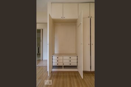 Armário do Quarto de apartamento para alugar com 1 quarto, 50m² em Itaim Bibi, São Paulo