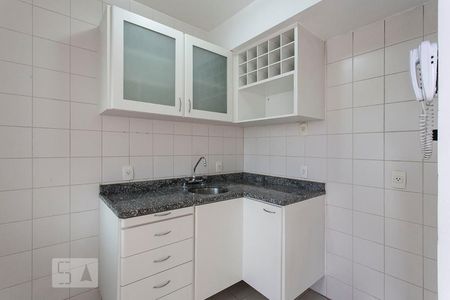 Cozinha de apartamento para alugar com 1 quarto, 50m² em Pinheiros, São Paulo