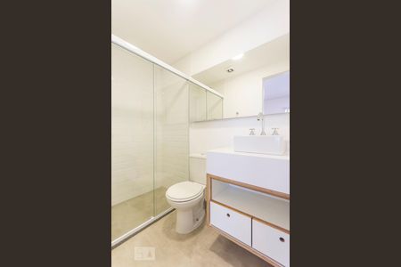Banheiro de apartamento para alugar com 1 quarto, 62m² em Vila Ipojuca, São Paulo