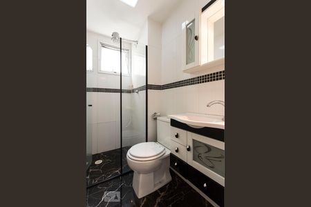 Banheiro de apartamento para alugar com 2 quartos, 45m² em Água Branca, São Paulo