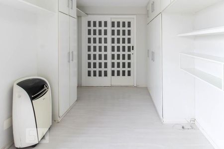 Suíte de apartamento à venda com 3 quartos, 130m² em Vila Olímpia, São Paulo