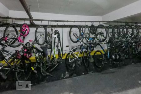 Bicicletario de apartamento para alugar com 3 quartos, 64m² em Bosque da Saúde, São Paulo