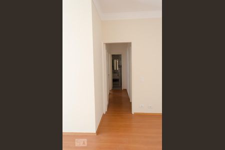 Corredor de apartamento à venda com 2 quartos, 70m² em Centro, Campinas