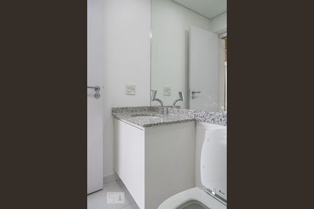 Banheiro de apartamento para alugar com 1 quarto, 34m² em Jardim Aeroporto, São Paulo