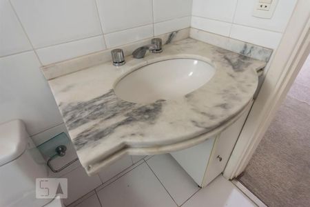 Banheiro de apartamento para alugar com 3 quartos, 92m² em Perdizes, São Paulo