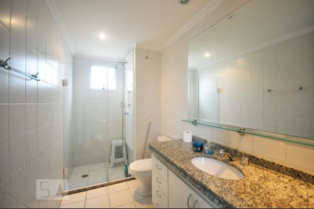 Banheiro suíte 2 de apartamento para alugar com 3 quartos, 120m² em Lar São Paulo, São Paulo