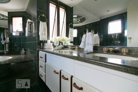 Apartamento à venda com 220m², 3 quartos e 3 vagas Apartamento à venda com 220m², 3 quartos e 3 vagasPias da suíte 1