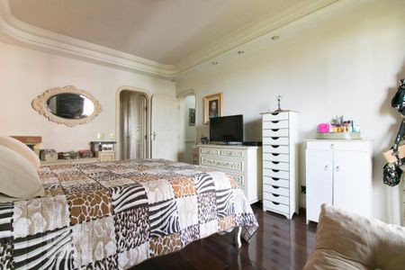 Apartamento à venda com 220m², 3 quartos e 3 vagas Apartamento à venda com 220m², 3 quartos e 3 vagasSuíte 1