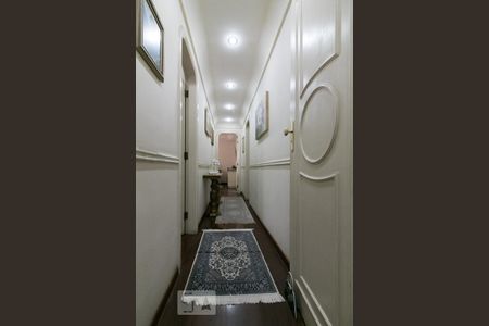 Apartamento à venda com 220m², 3 quartos e 3 vagas Apartamento à venda com 220m², 3 quartos e 3 vagasCorredor para as suítes