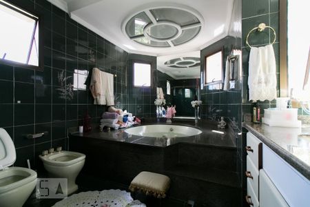 Apartamento à venda com 220m², 3 quartos e 3 vagas Apartamento à venda com 220m², 3 quartos e 3 vagasBanheiro da Suíte 1