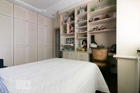 Apartamento à venda com 220m², 3 quartos e 3 vagas Apartamento à venda com 220m², 3 quartos e 3 vagasSuíte 2