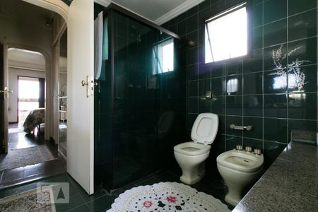 Apartamento à venda com 220m², 3 quartos e 3 vagas Apartamento à venda com 220m², 3 quartos e 3 vagasBanheiro da Suíte 1