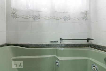 Apartamento à venda com 220m², 3 quartos e 3 vagas Apartamento à venda com 220m², 3 quartos e 3 vagasBanheira da Suíte 2