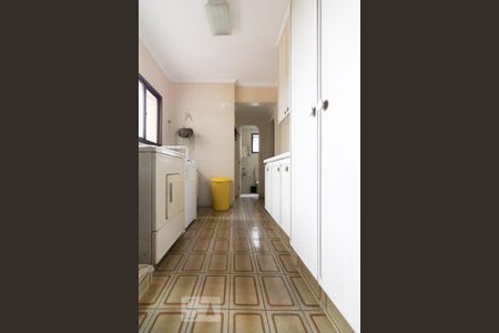 Apartamento à venda com 220m², 3 quartos e 3 vagas Apartamento à venda com 220m², 3 quartos e 3 vagasÁrea de Serviço