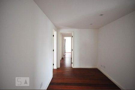 corredor  de apartamento para alugar com 3 quartos, 138m² em Vila Andrade, São Paulo