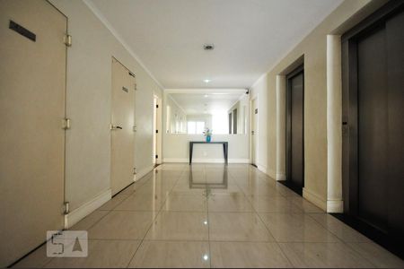 hall social de apartamento à venda com 2 quartos, 61m² em Vila Andrade, São Paulo