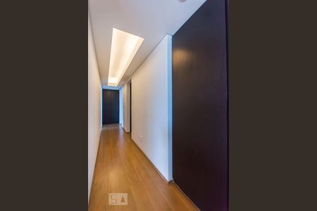 Corredor de apartamento para alugar com 4 quartos, 340m² em Sumaré, São Paulo