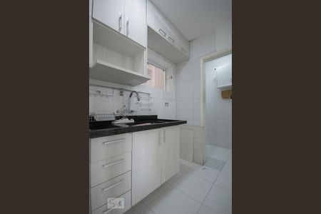 Cozinha de apartamento à venda com 1 quarto, 40m² em Vila Uberabinha, São Paulo