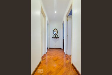 Corredor de apartamento à venda com 3 quartos, 84m² em Vila Gumercindo, São Paulo