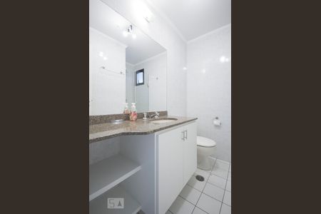 Banheiro de apartamento para alugar com 3 quartos, 76m² em Vila Gumercindo, São Paulo