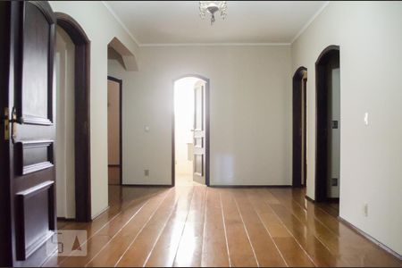 Corredor de apartamento para alugar com 4 quartos, 331m² em Centro, Campinas