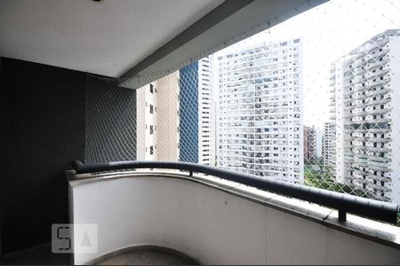 varanda  de apartamento para alugar com 3 quartos, 300m² em Vila Suzana, São Paulo