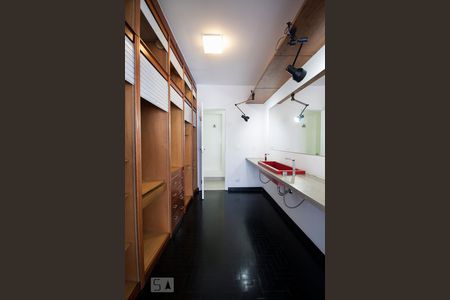 Closet de apartamento para alugar com 1 quarto, 81m² em Pinheiros, São Paulo