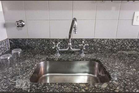 Cozinha de apartamento à venda com 2 quartos, 60m² em Vila Paulista, São Paulo