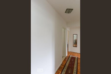 Corredor de apartamento para alugar com 3 quartos, 91m² em Sumaré, São Paulo