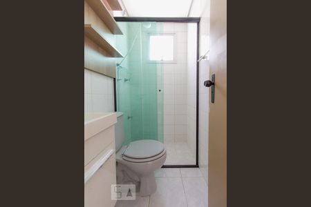 Banheiro de apartamento para alugar com 2 quartos, 50m² em Chácara Inglesa, São Paulo