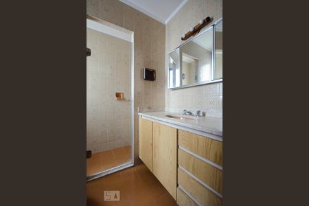 banheiro da Suíte 1 de apartamento para alugar com 3 quartos, 220m² em Perdizes, São Paulo