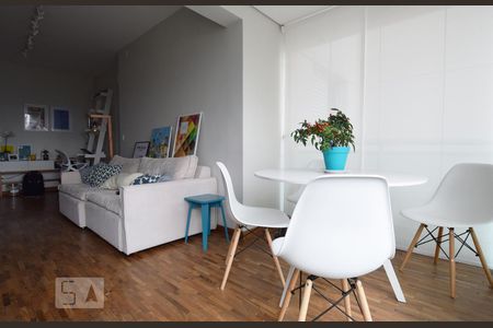 Sala de apartamento para alugar com 1 quarto, 50m² em Jardim Santo Amaro, São Paulo