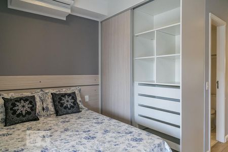 Cama e armários de apartamento para alugar com 1 quarto, 35m² em Consolação, São Paulo